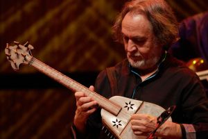 Iranian-tar-musician-Majid-Derakhshani-HR